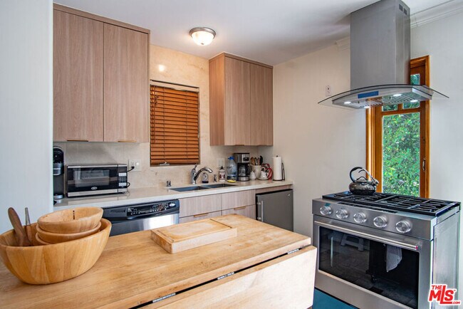 Photo - 8298 Presson Pl