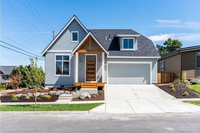 Building Photo - Stunning home NE Bend