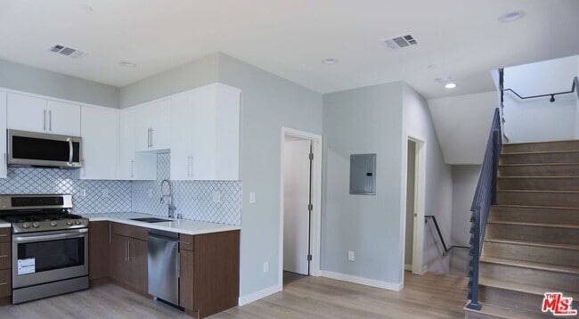 Building Photo - 1242 Beachwood Dr Rental