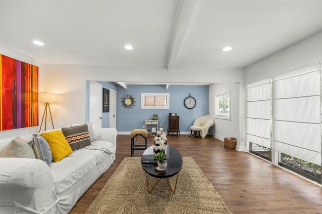 Photo - 5808 Community Dr