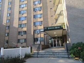 Building Photo - 1025 Hancock St Unit 1E Rental
