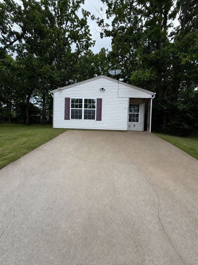 Building Photo - 4031 White Oak Rd