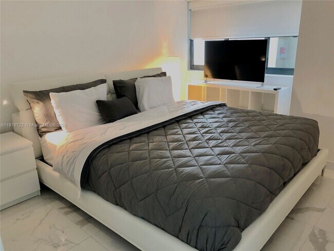 Photo - 480 NE 31st St