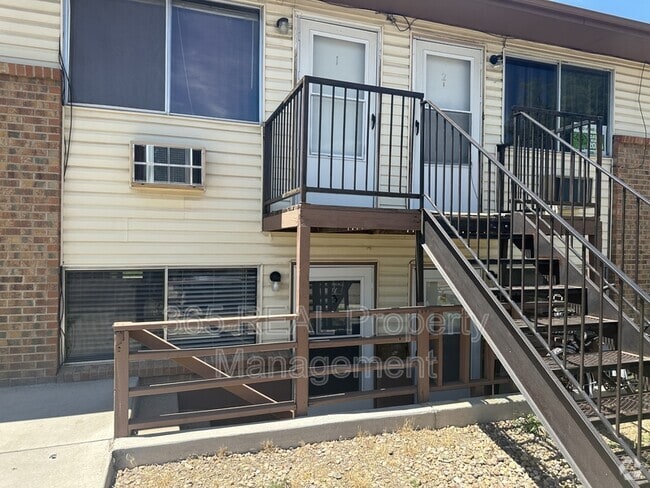 Building Photo - 2519 27th St Unit 3 Rental