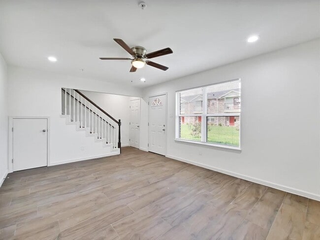 Photo - 211 Fairfax Ln