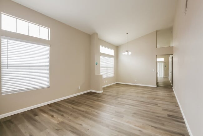 Photo - 1945 Curio Dr