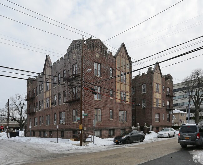 Photo - 35 Brooklyn Ave Apartments