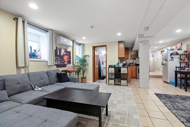 Photo - 2028 N Hamlin Ave Unit Basement