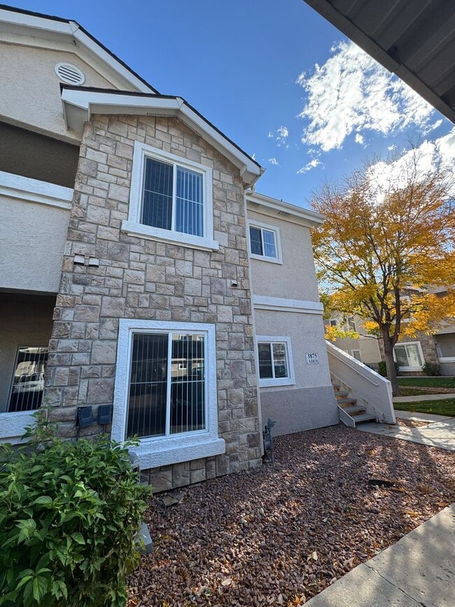 Building Photo - Gorgeous 2 Bed 2 Bath Condo! Unit A