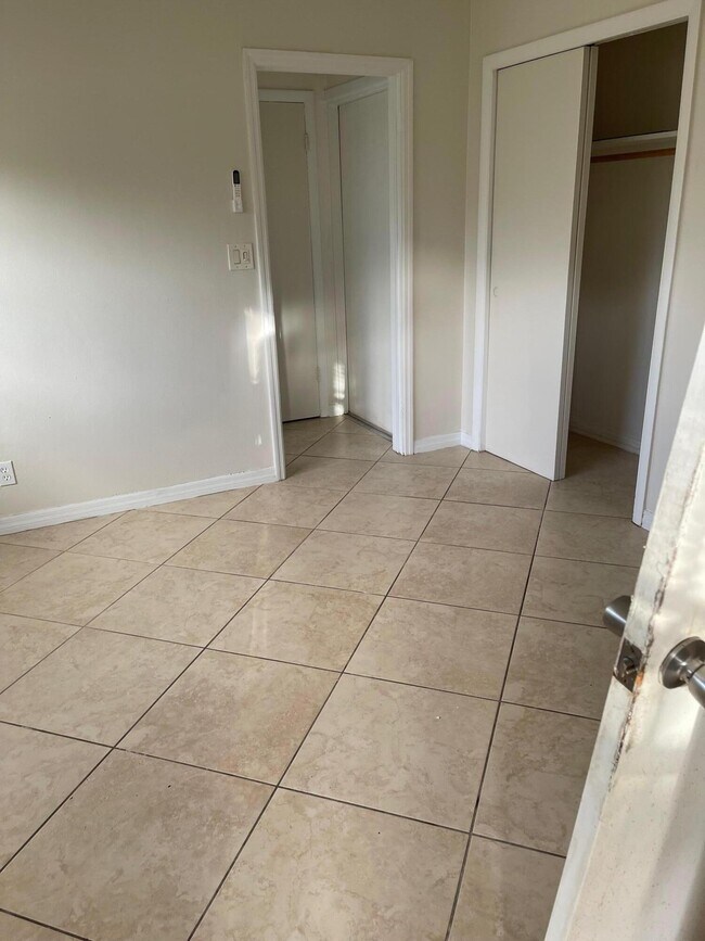 Photo - 2300 NE 5th Ave