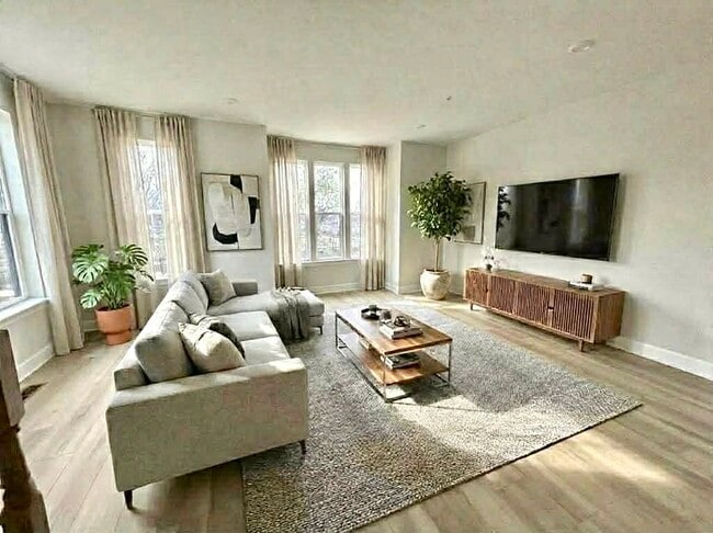 Building Photo - 3503 Carnaby St