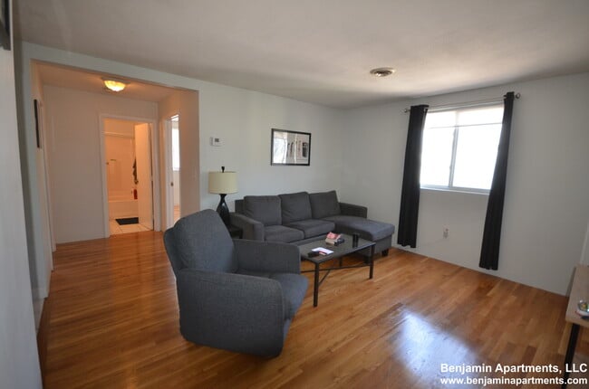 Building Photo - 385 Dorchester St