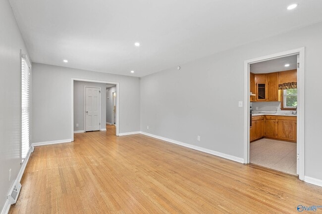 Photo - 407 Hillmont Dr NW