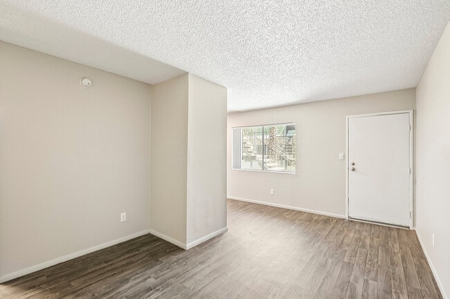 6-web-or-mls-N 23rd Ave-S0307-006 - Deer Valley Village Apartments