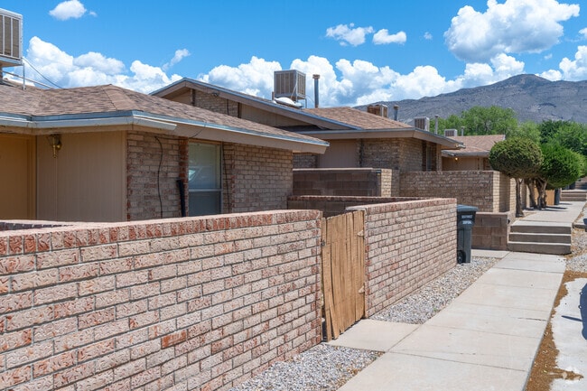 Los Arcos and Starlight Court - Los Arcos and Starlight Court