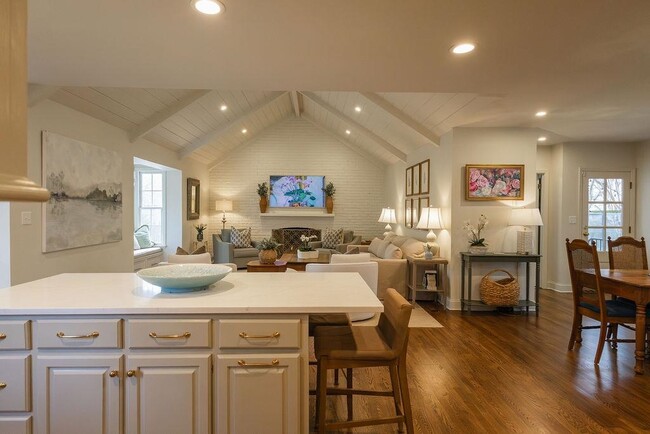 Photo - 3719 S Woodland Dr