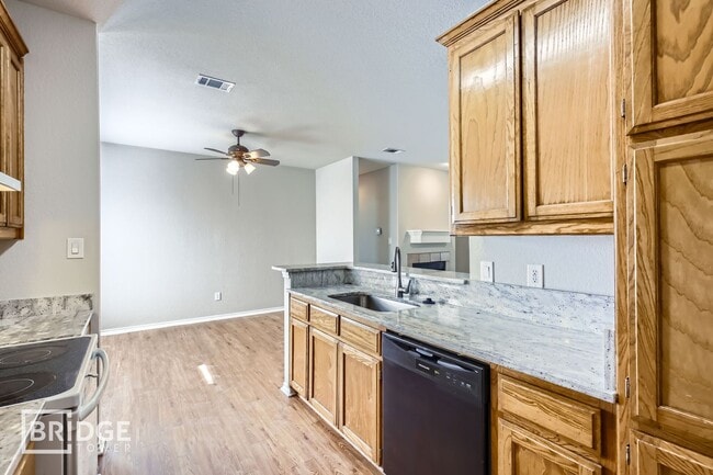 Photo - 7632 Craig St