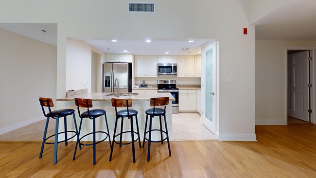 Selby Kitchen Bar - The Blake at Bradenton