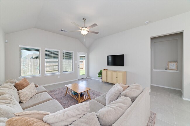 Building Photo - 549 Sand Branch Dr