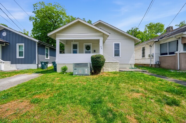 Photo - 216 N Hickory St