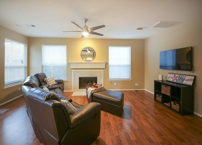 Building Photo - 19 Grand Bayou Pl Rental