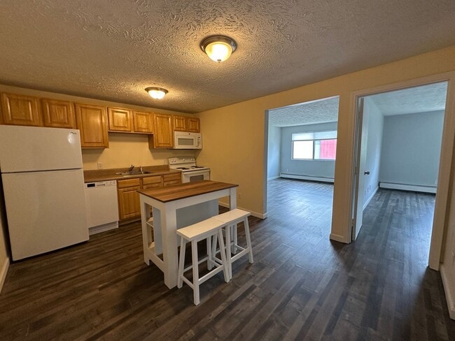 Spacious 2 Bedroom, 1 Bathroom On The West... - Spacious 2 Bedroom, 1 Bathroom On The West... House