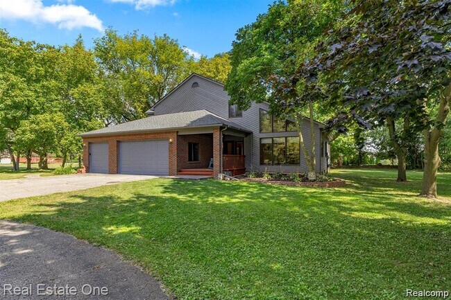 Photo - 18990 Beck Rd