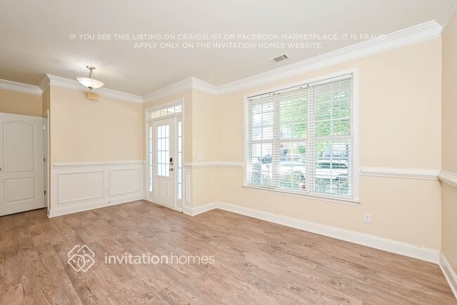 Photo - 2116 Leafmore Ct SE