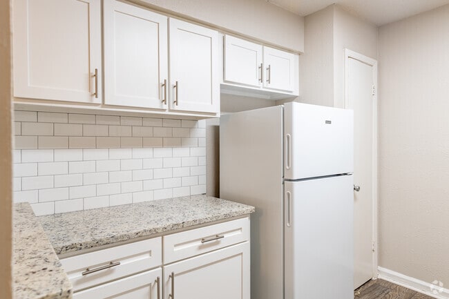 1BR, 1BA - 850SF