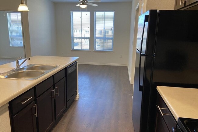 Building Photo - 314 Castle Dr