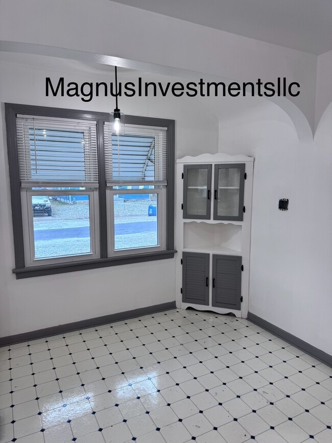 Photo - 1009 Broer Ave