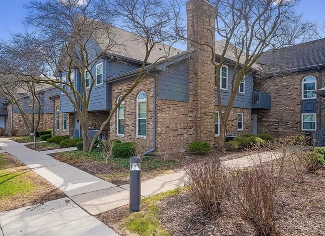 Building Photo - 11 Foxcroft Rd Unit 115