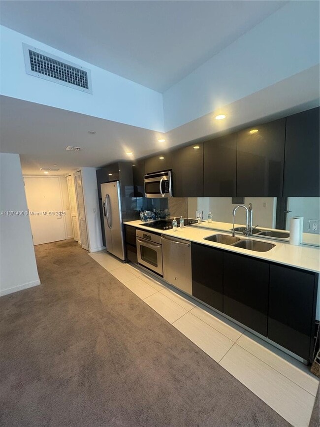 Building Photo - 31 SE 6th St Unit 1103 Rental
