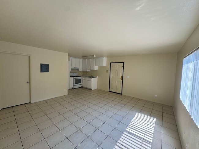 Photo - 13750 Vanowen St Unidad #12