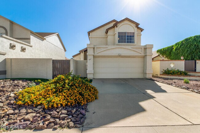 Building Photo - 501 E Topeka Dr