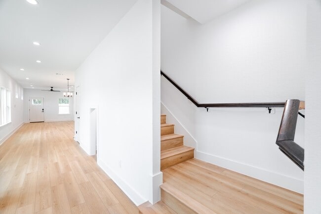 Photo - 7903 Sunnyhill St