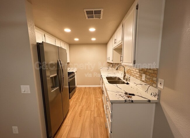 Photo - 1380 W 48th St Unidad 116
