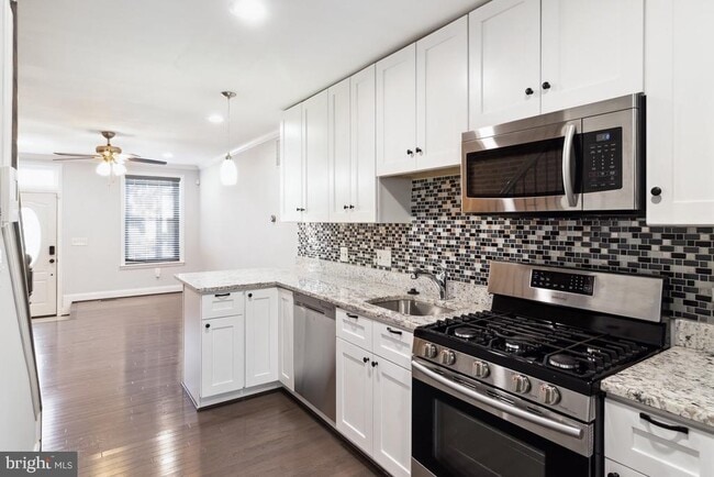 Photo - 2933 Fait Ave