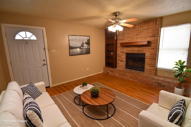 Building Photo - Four Plex Unit 1802