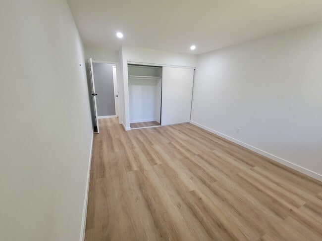 Photo - 2011 Market Ave