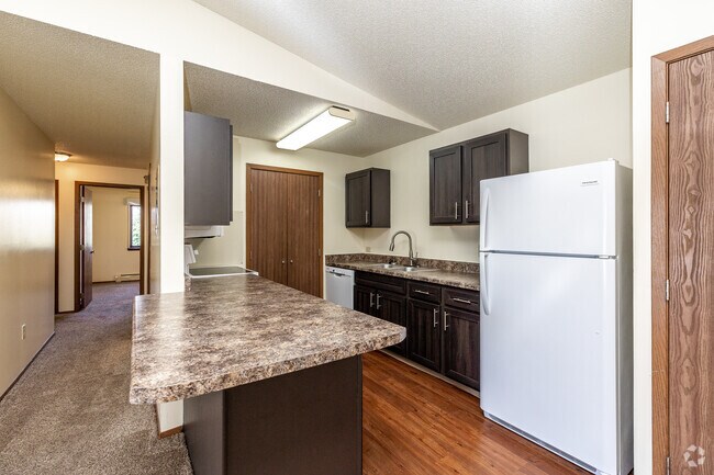 3BR, 2BA - 950 SF