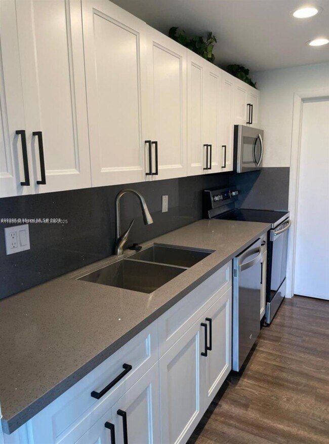 Photo - 4164 Inverrary Dr Condo Unit 301