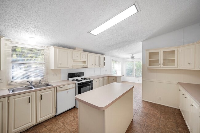 Photo - 3614 College St