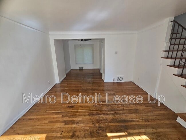 Photo - 15734 Meyers Rd