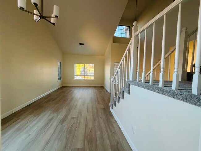 Photo - 4721 Mapleplain Ave