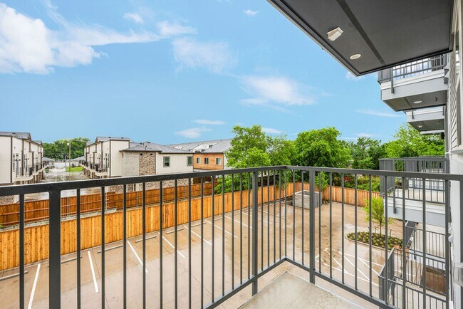 Photo - Correo Place