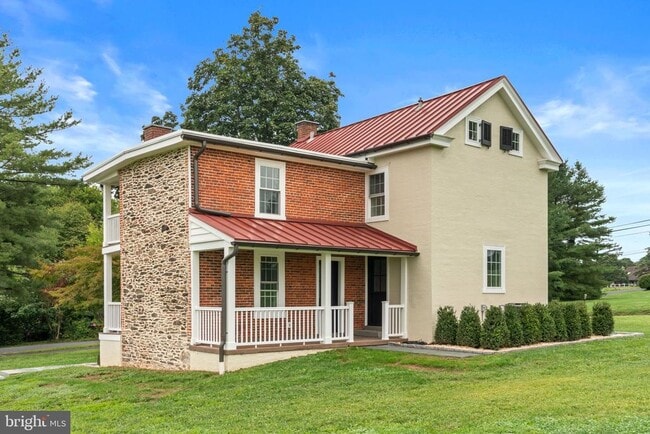 Photo - 1121 Deer Run Rd