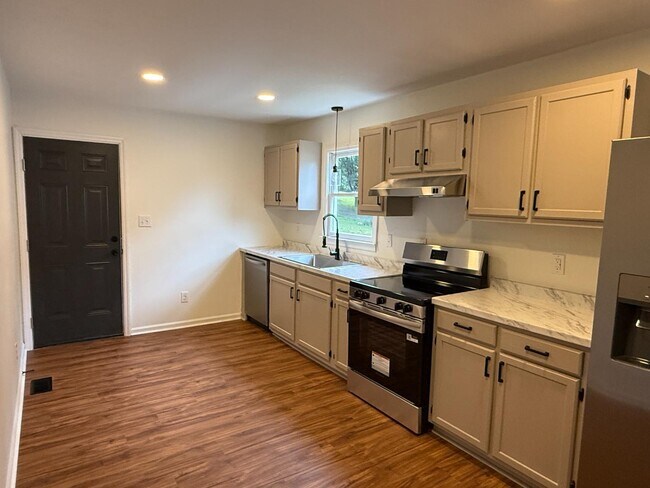 Photo - 411 Doak St