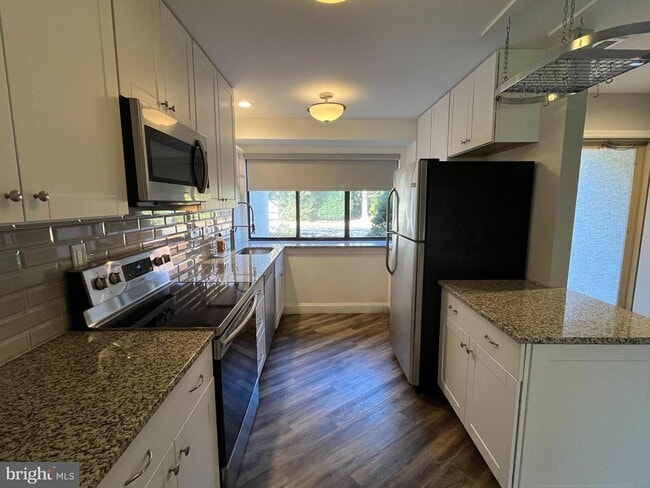 Building Photo - 42 Landmark Dr