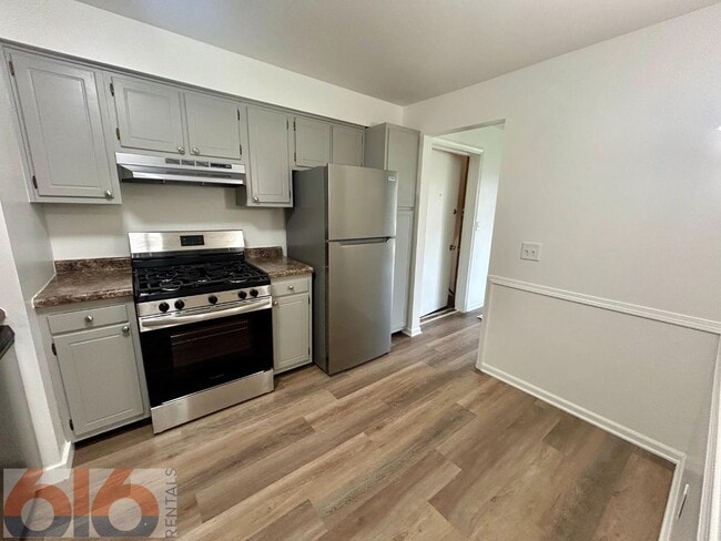 Building Photo - 630 56th St SE